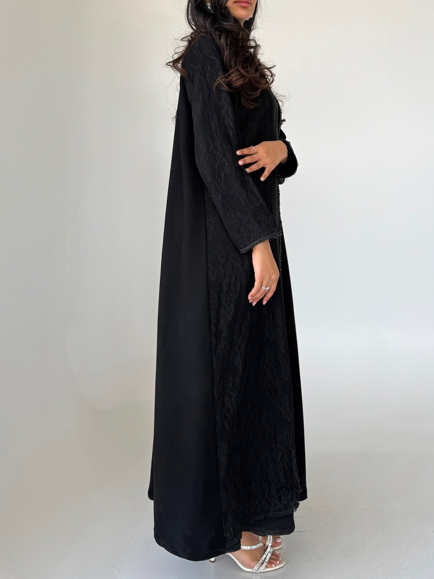 Dantel Abaya